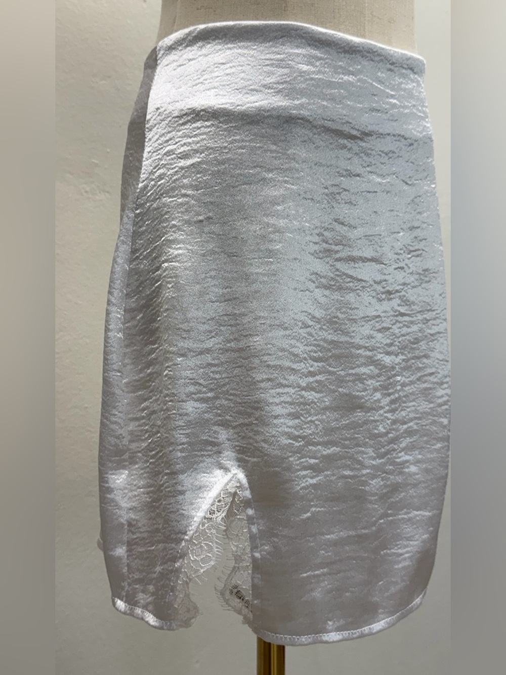 LYANER White Satin Mini Skirt Lace Slit Y2K Coquette Bridal Party Date Night - Picture 2 of 10